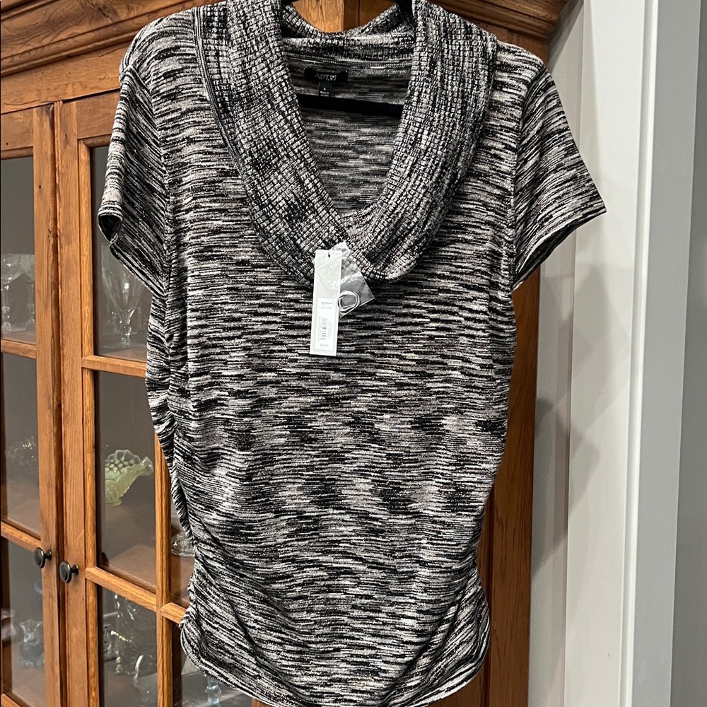 Kohl's Black and Gray Knit Top